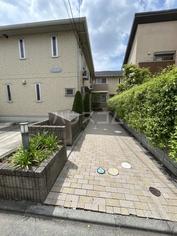 28/30 エントランス