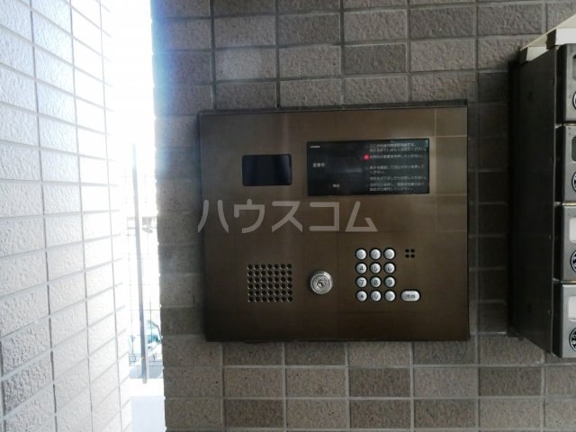 26/30 エントランス