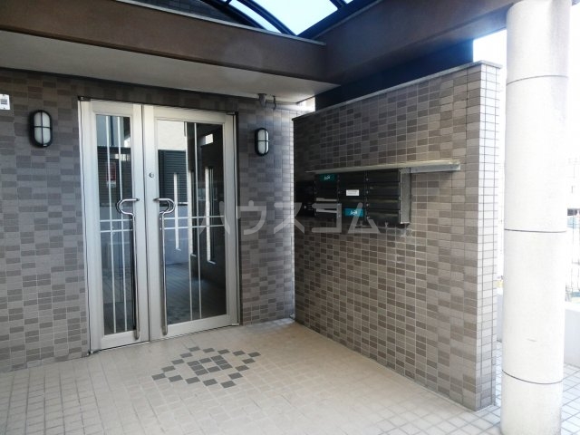 27/30 エントランス