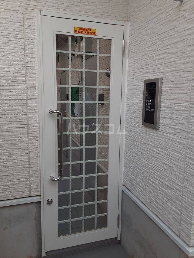 18/28 エントランス