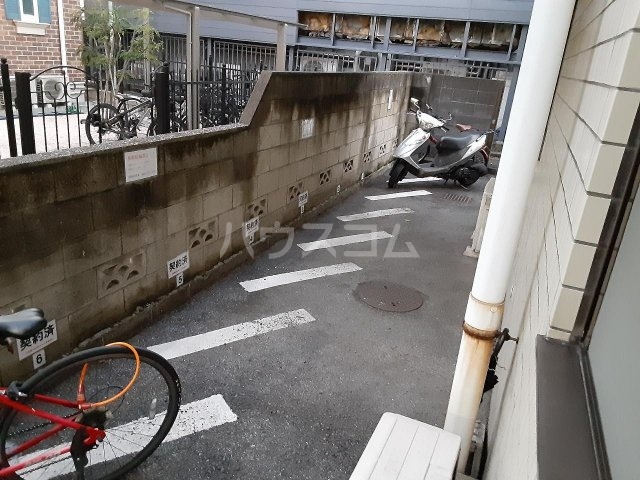 28/30 駐車場