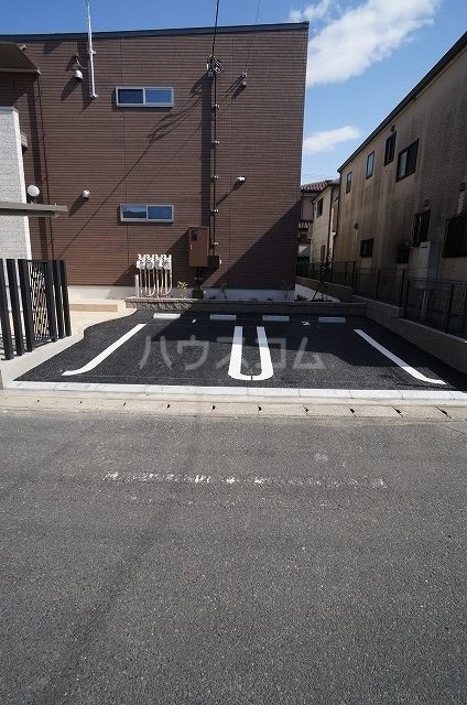 27/30 駐車場