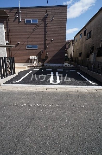 27/30 駐車場