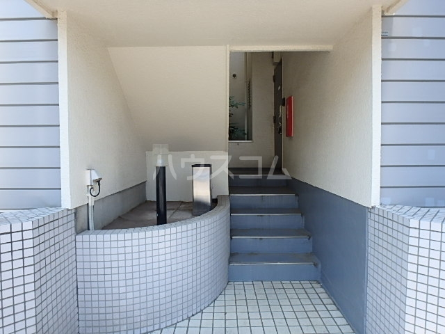 22/23 エントランス