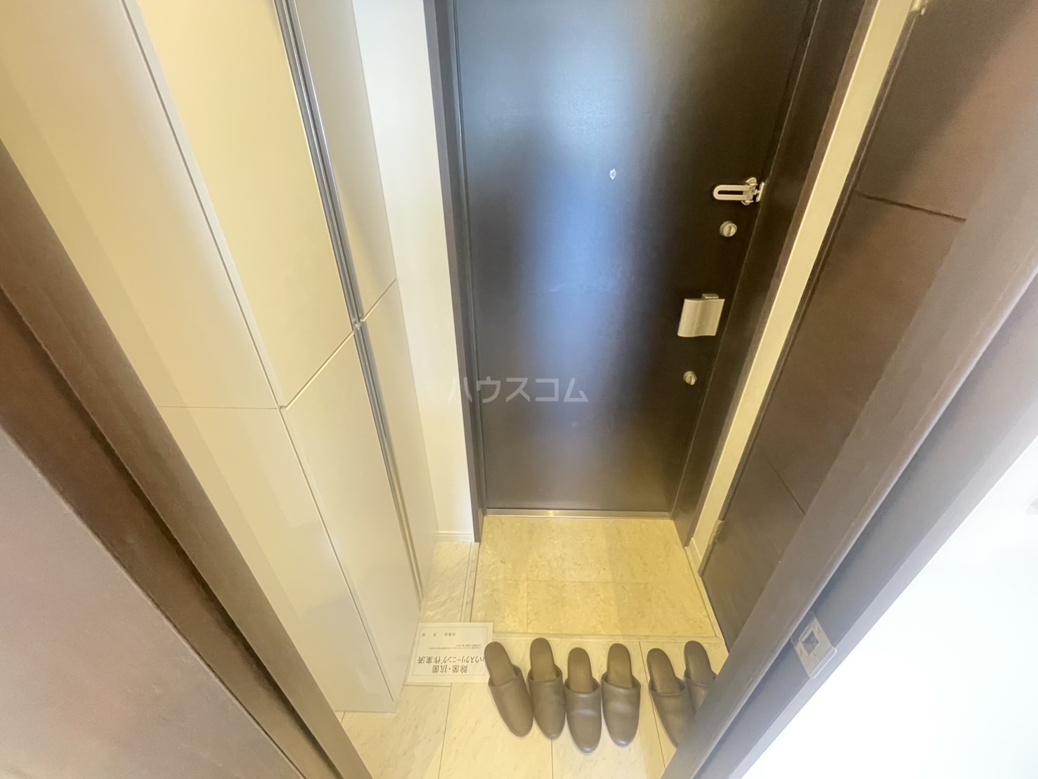 16/30 玄関