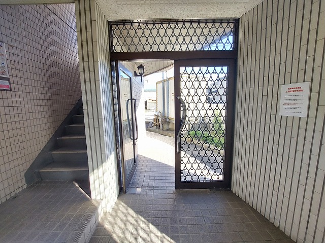 24/30 エントランス