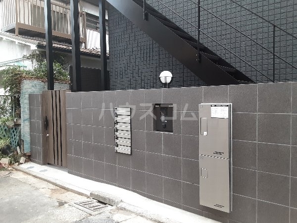 25/27 エントランス