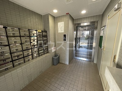 21/30 エントランス