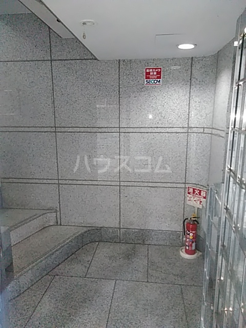 24/30 エントランス