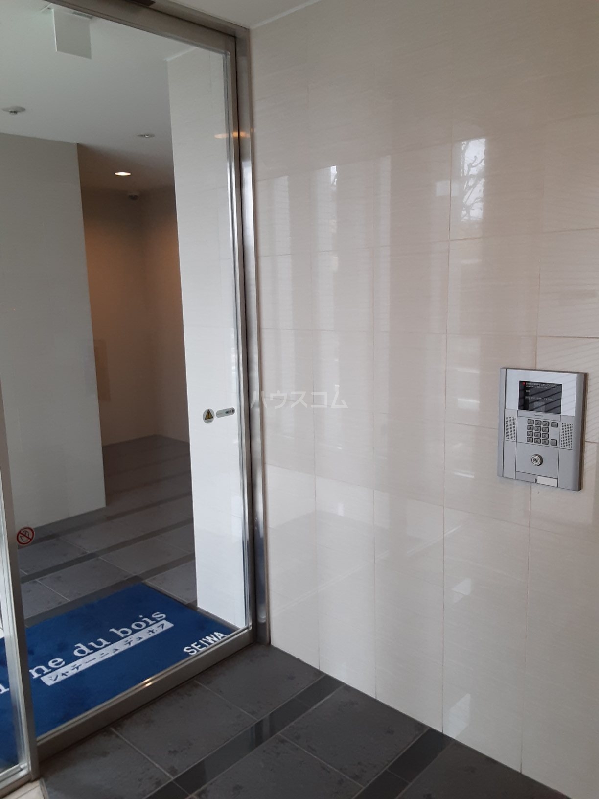 27/30 エントランス