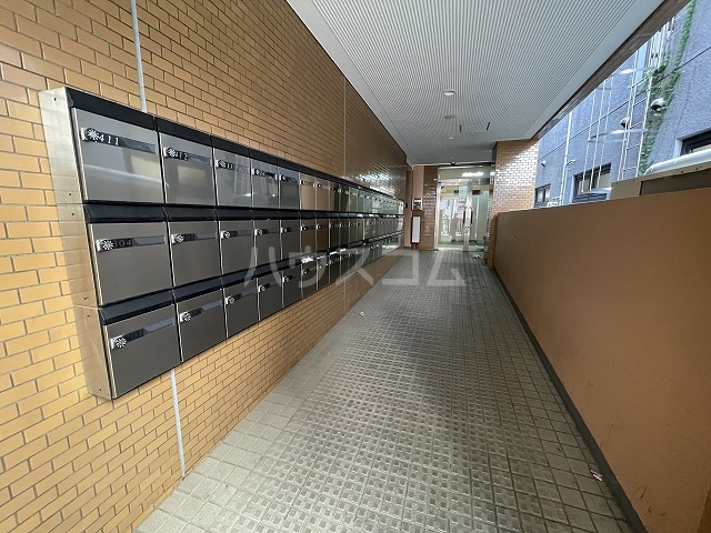 21/30 エントランス