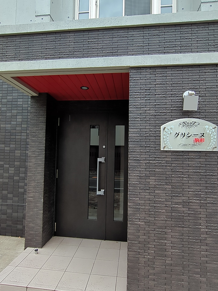 27/29 エントランス