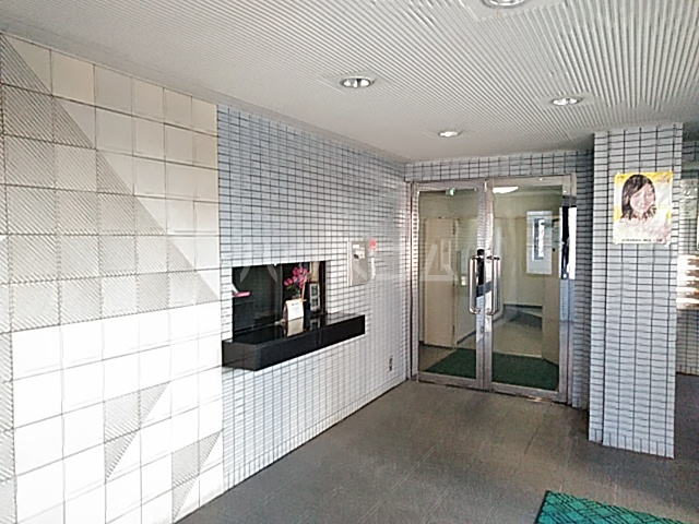 28/30 エントランス