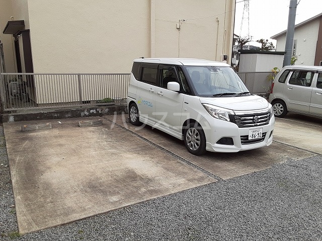 28/30 駐車場