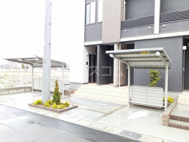 16/23 エントランス