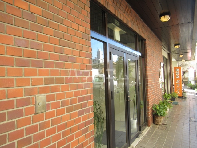 25/30 エントランス