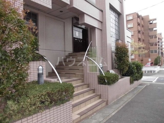 21/30 エントランス