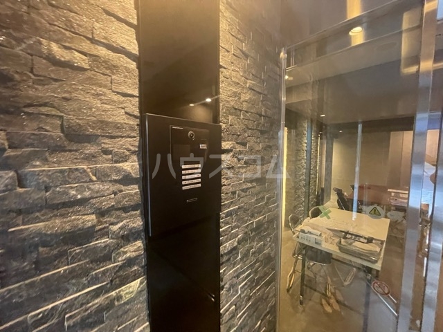 19/26 エントランス