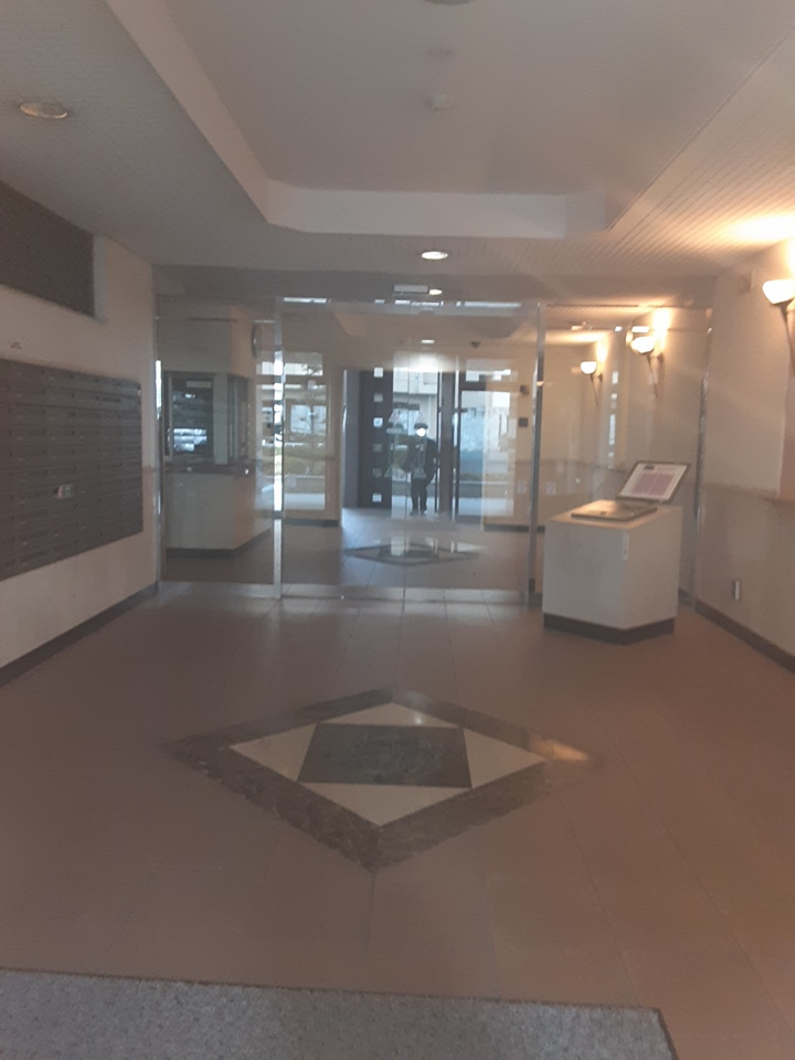 27/30 エントランス