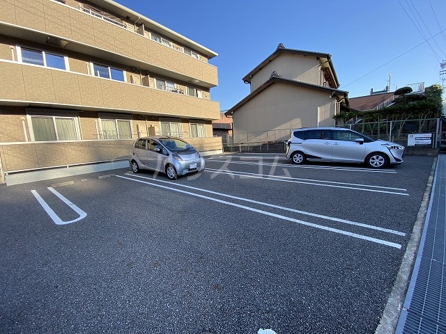 26/30 駐車場