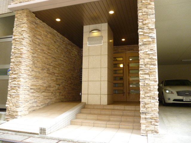 18/26 エントランス