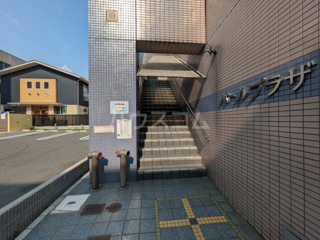 18/22 エントランス