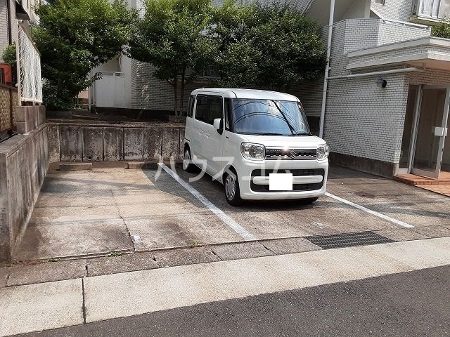 15/18 駐車場