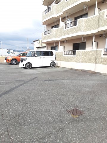 18/21 駐車場