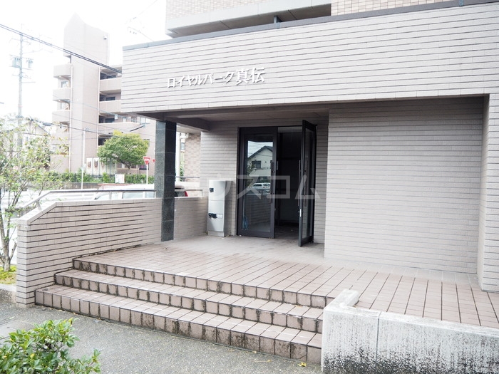 22/30 エントランス