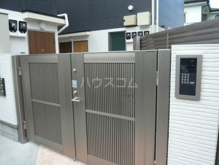 26/30 エントランス