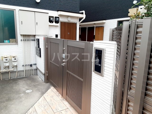 27/30 エントランス