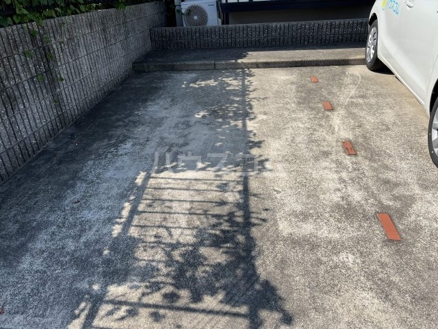 25/28 駐車場