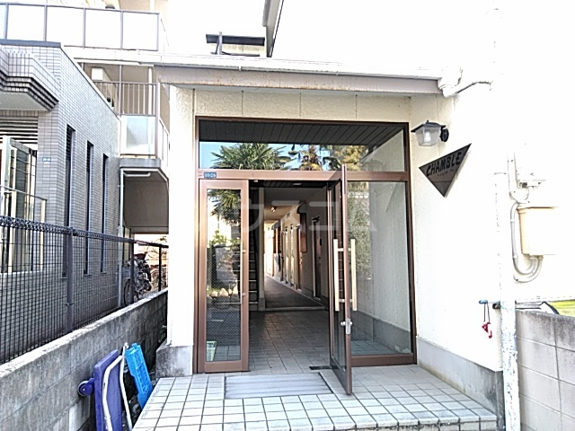 18/27 エントランス