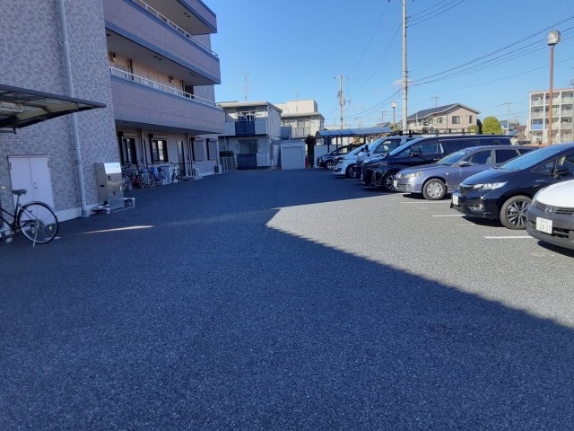 18/28 駐車場
