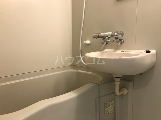 13/27 浴室