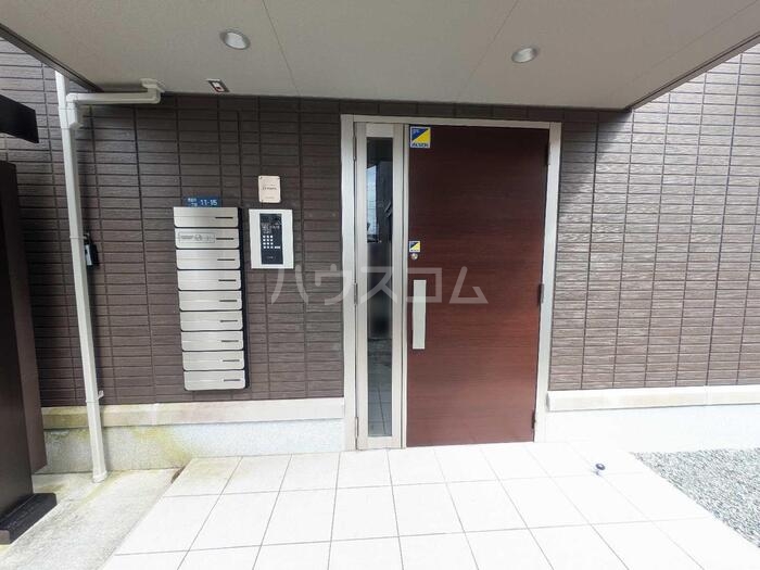 25/26 エントランス