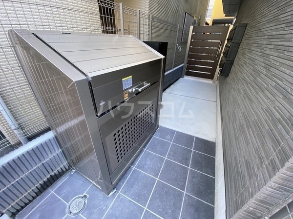 19/23 エントランス