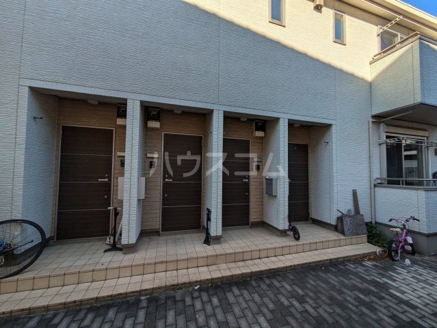 23/30 エントランス