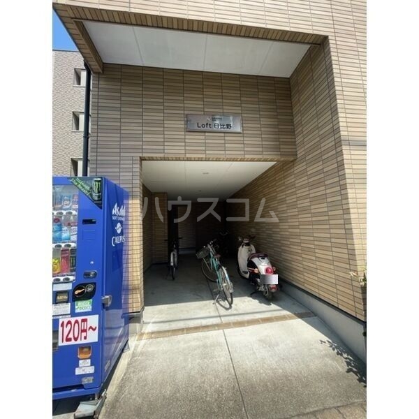 26/30 エントランス