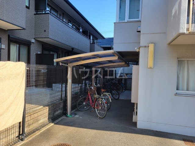 18/27 エントランス