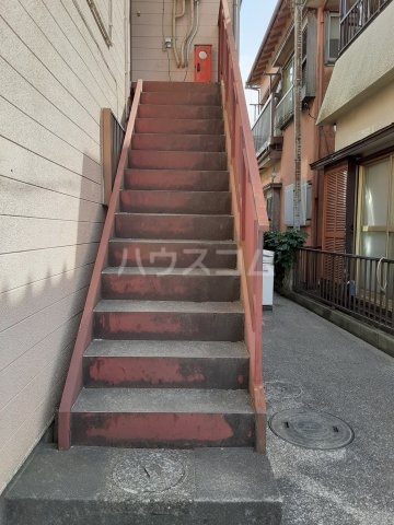 23/30 エントランス