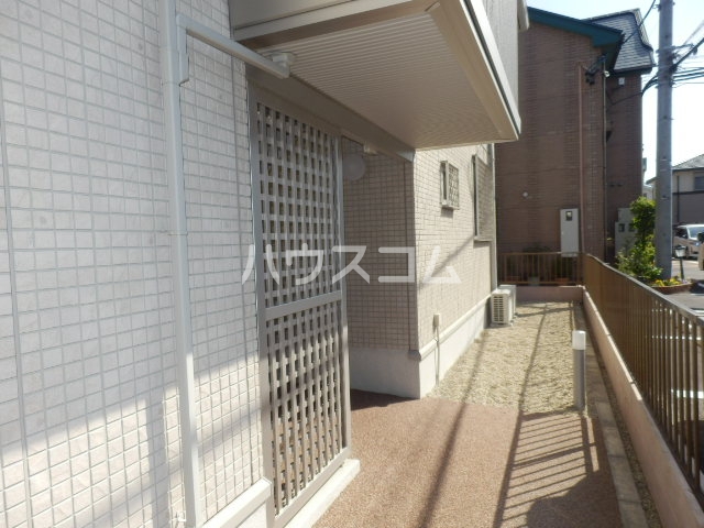 21/30 エントランス