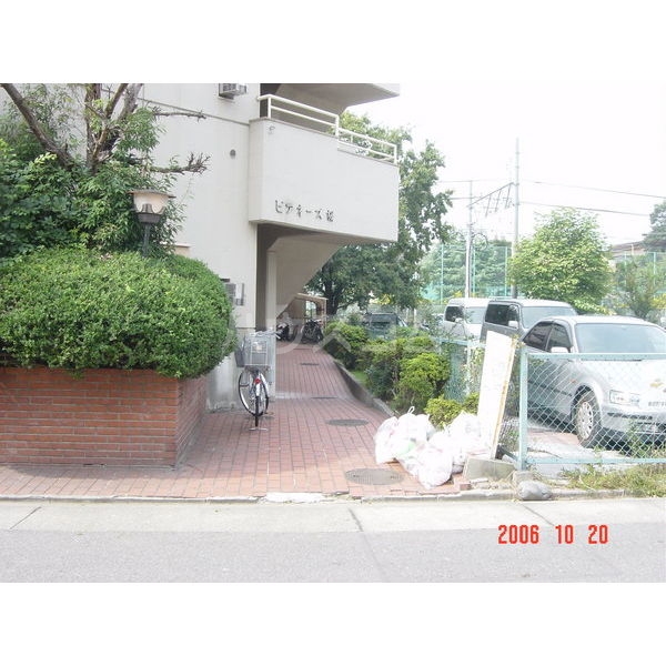 16/23 エントランス