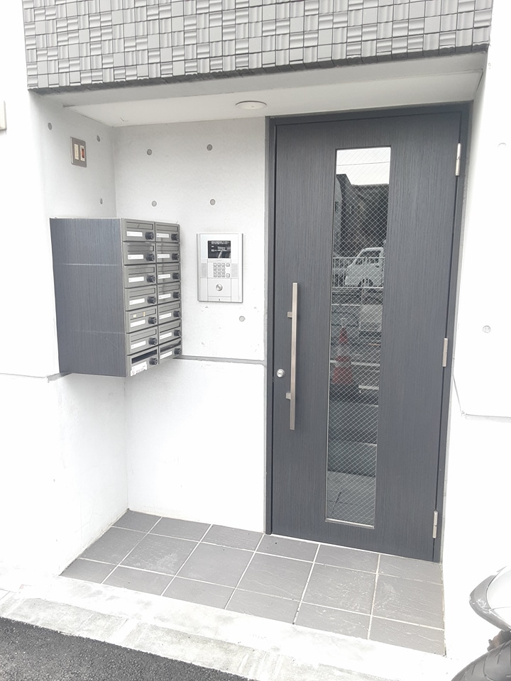 24/25 エントランス