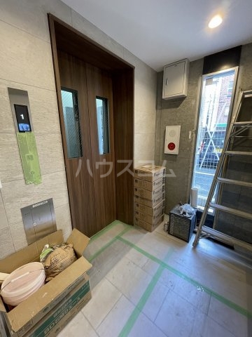 21/27 エントランス