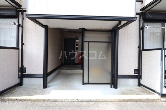 18/25 エントランス