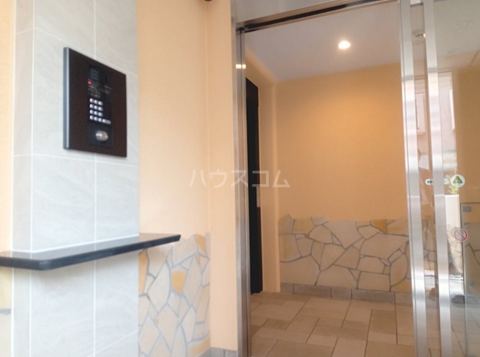 18/28 エントランス