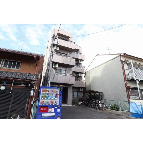 14/18 エントランス