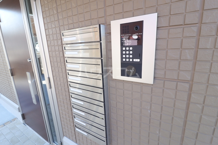 16/19 エントランス