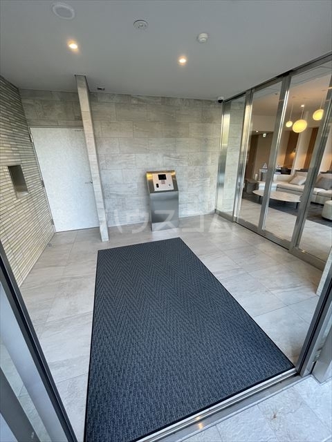 26/30 エントランス